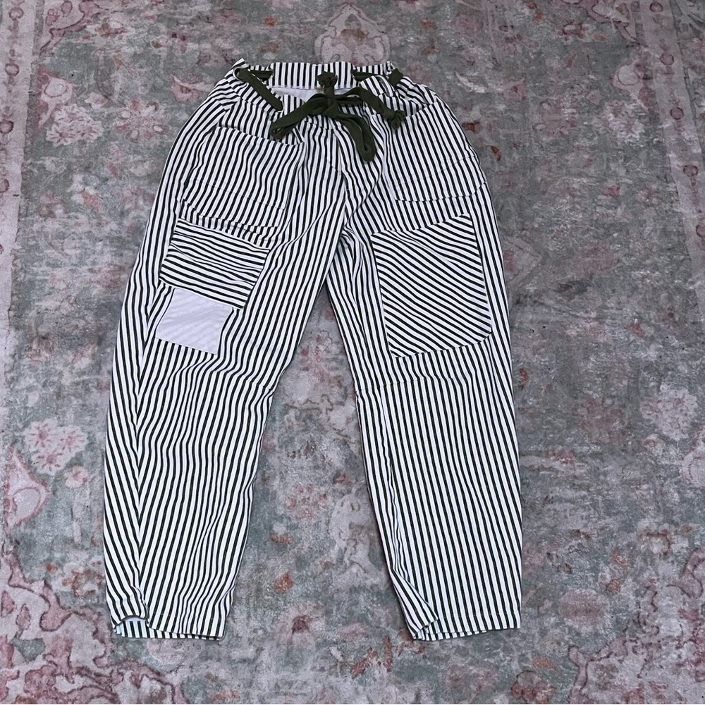 Striped Utility Cargo Pants with Olive Green Belt – Y2K Streetwear Vibe